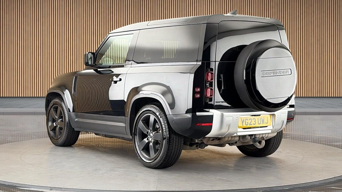 Land Rover Defender 90 Image 2