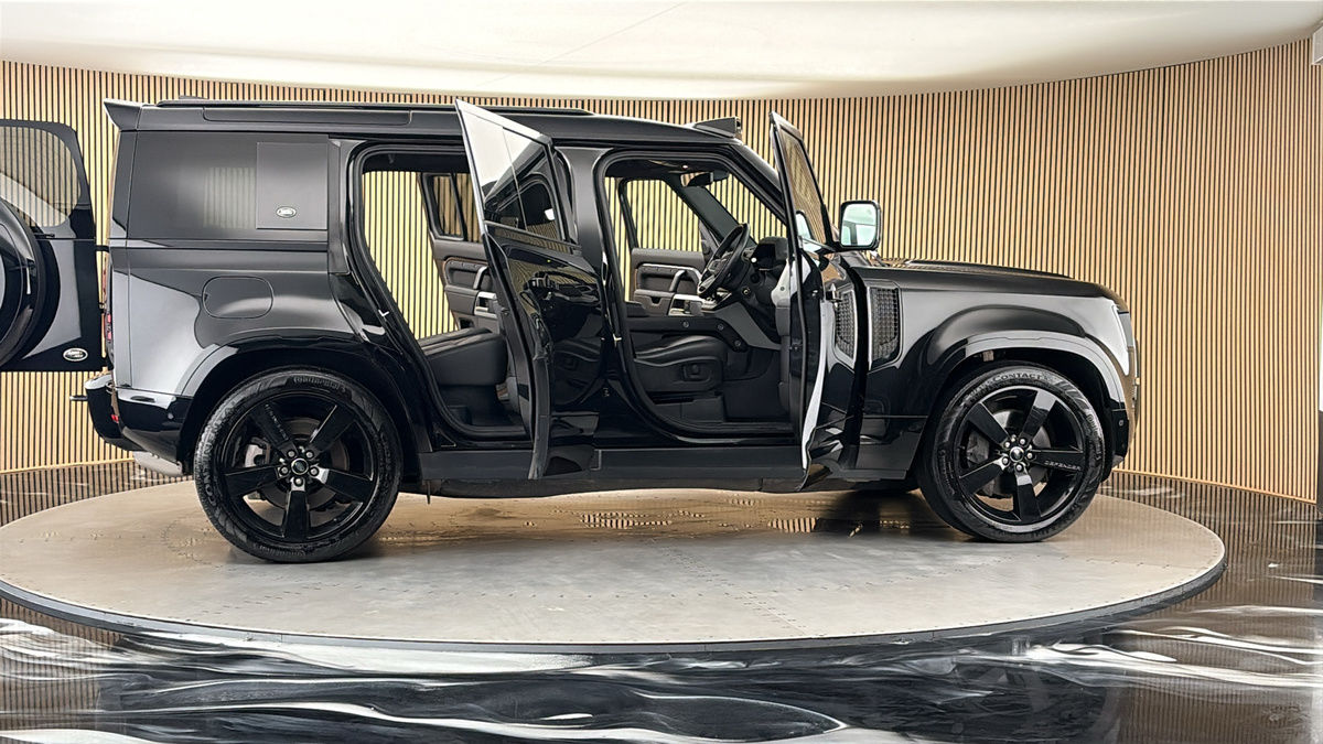 More views of Land Rover Defender 110