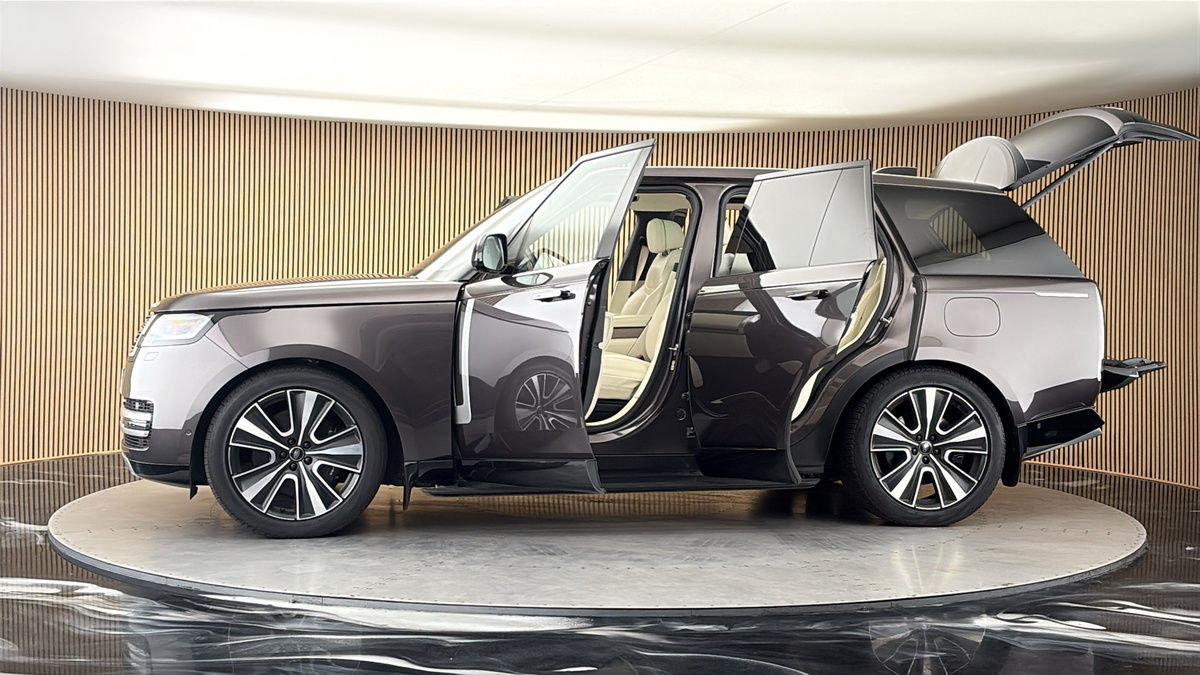 More views of Land Rover Range Rover