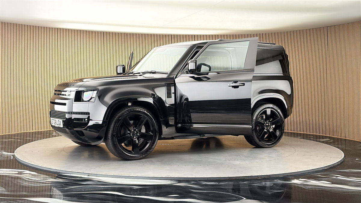 More views of Land Rover Defender 90