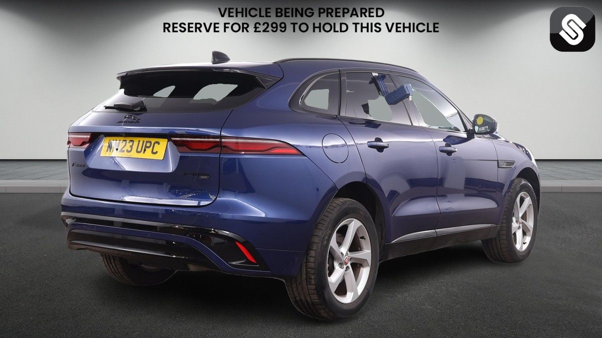 Jaguar F-PACE Image 4