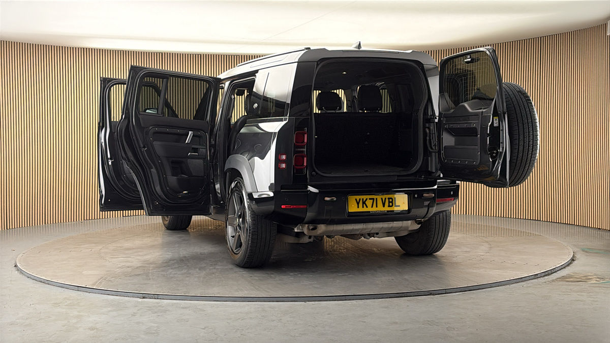 More views of Land Rover Defender 110