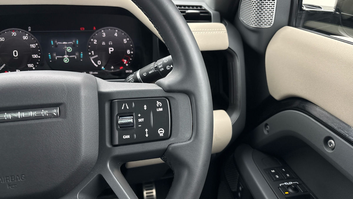 Land Rover Defender 130 Image 14