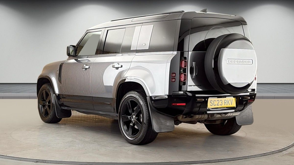 Land Rover Defender 110 Image 2