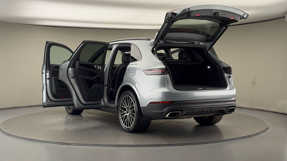 Porsche Cayenne Image 23