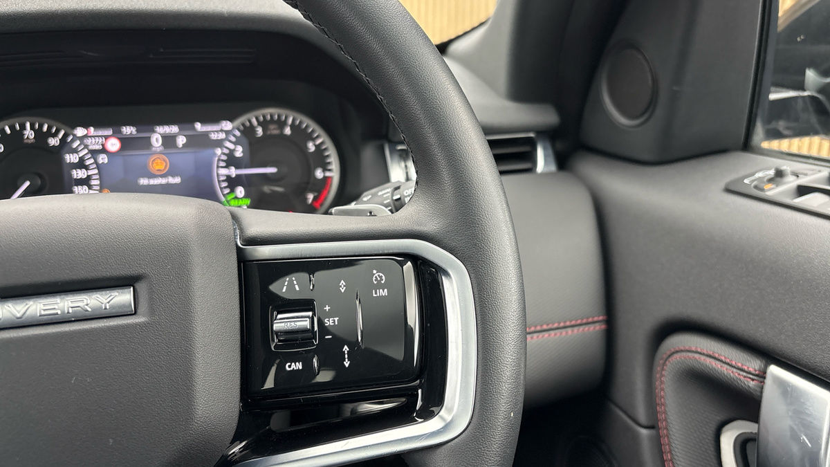 Land Rover Discovery Sport Image 14