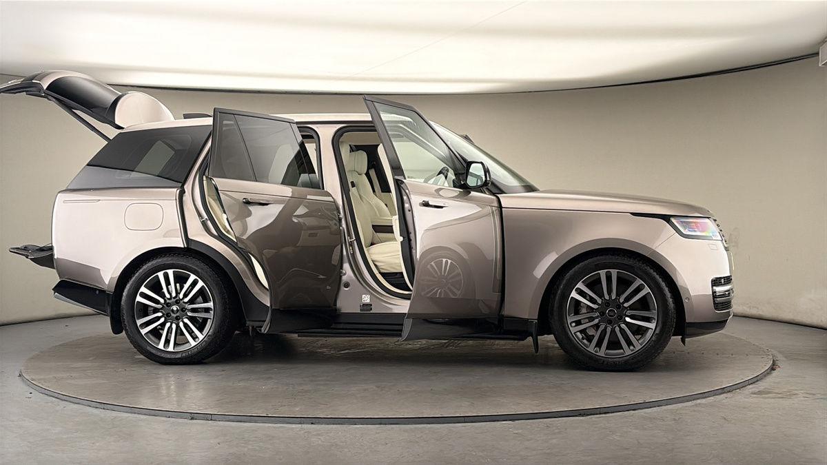 More views of Land Rover Range Rover