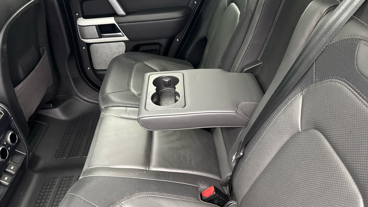 Land Rover Defender 130 Image 9