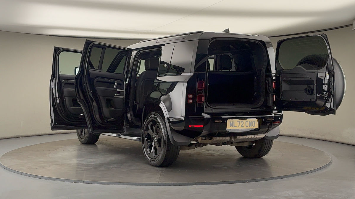 Land Rover Defender 110 Image 23
