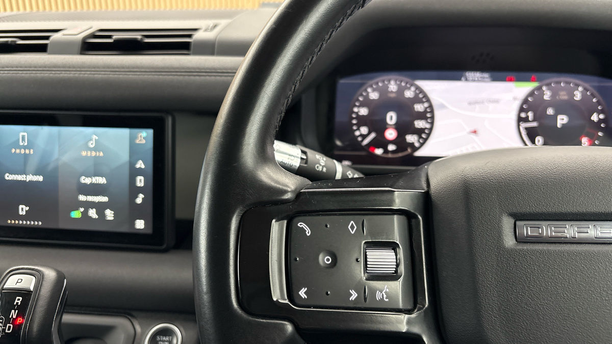 Land Rover Defender 110 Image 13