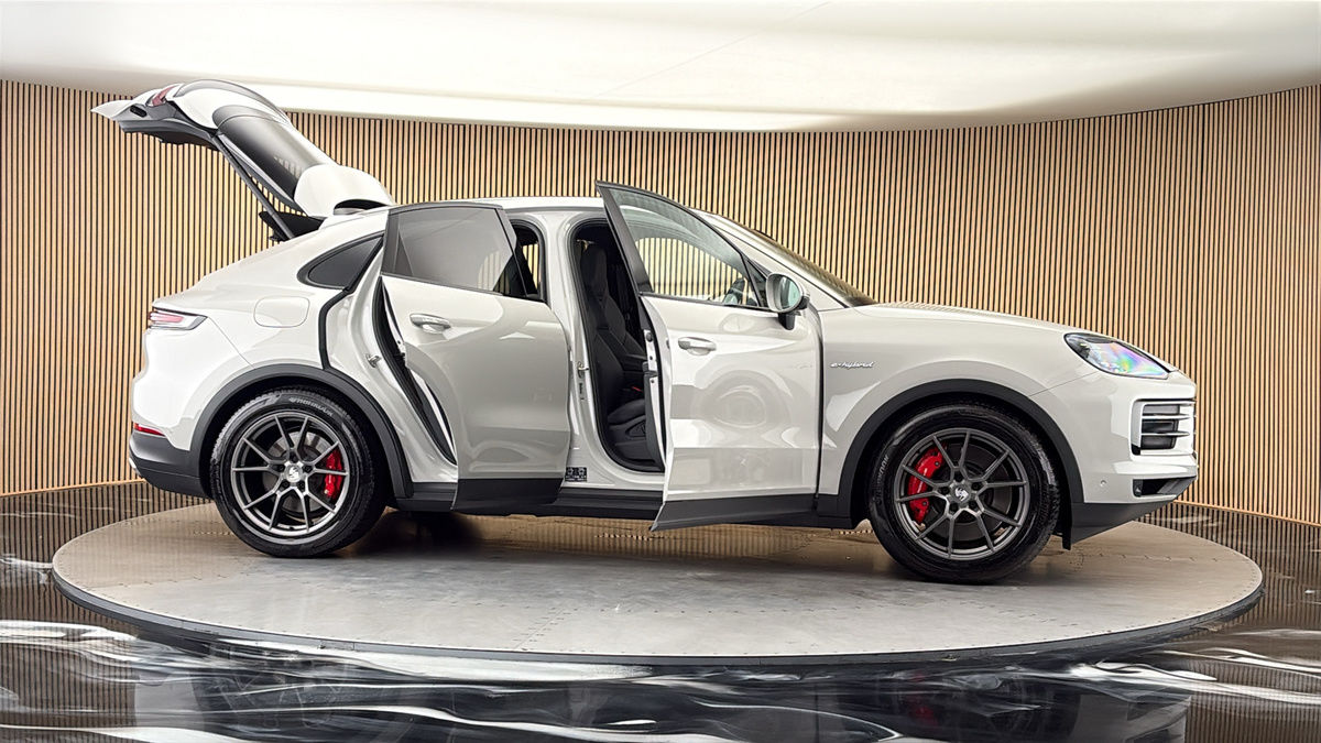 More views of Porsche Cayenne