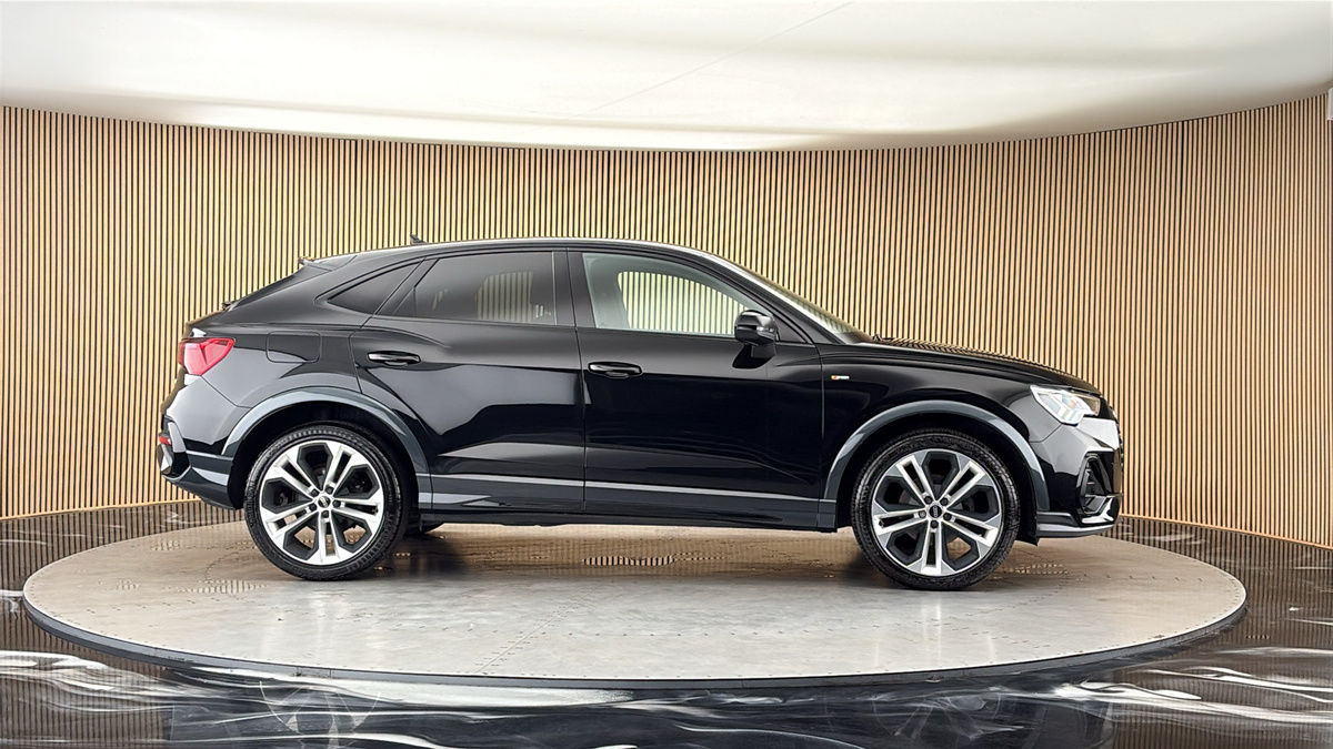 More views of Audi Q3
