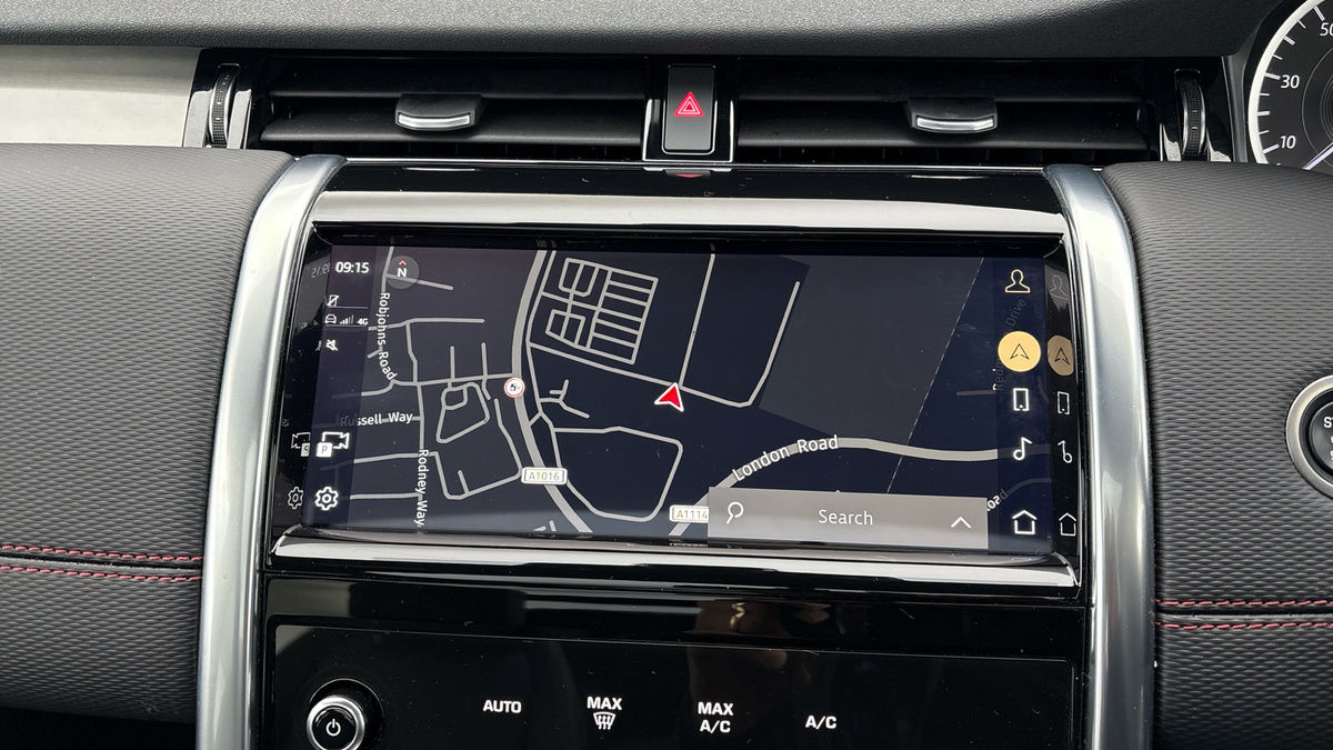 Land Rover Discovery Sport Image 17