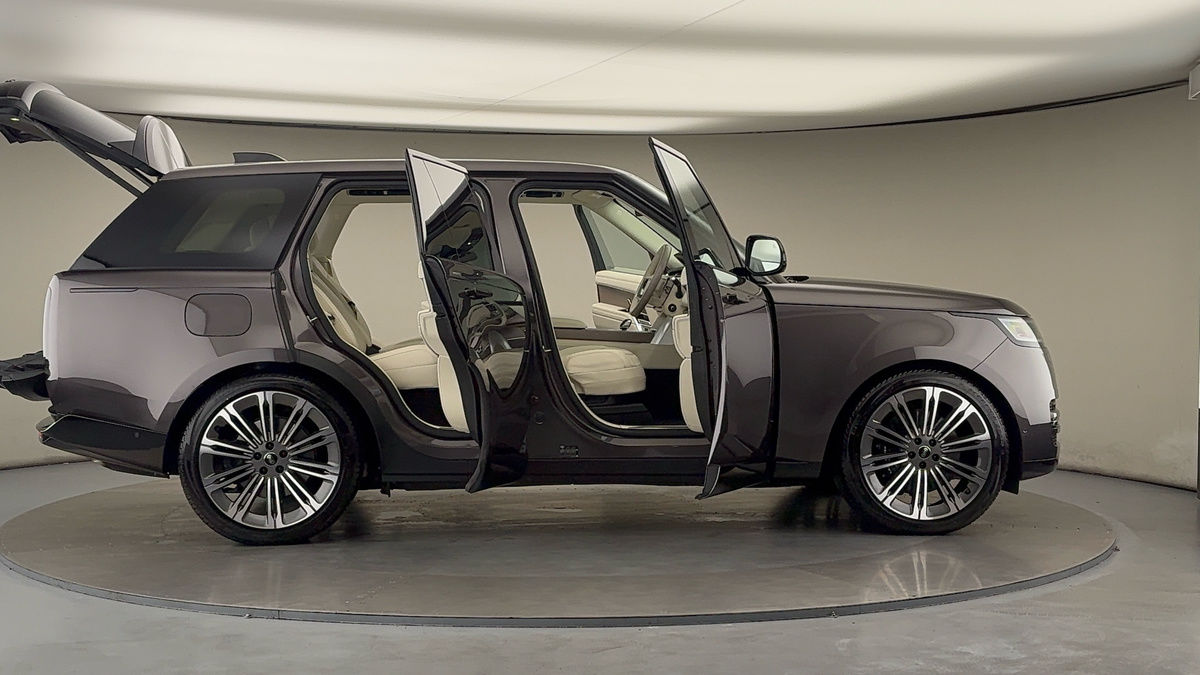 More views of Land Rover Range Rover