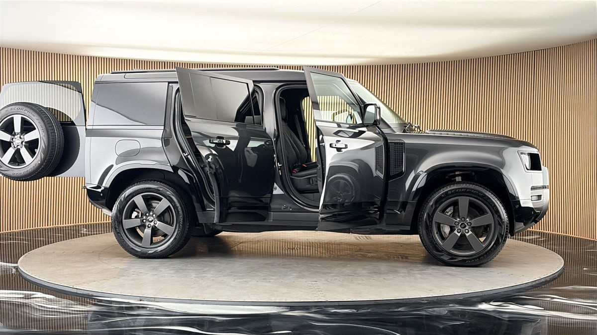 More views of Land Rover Defender 110