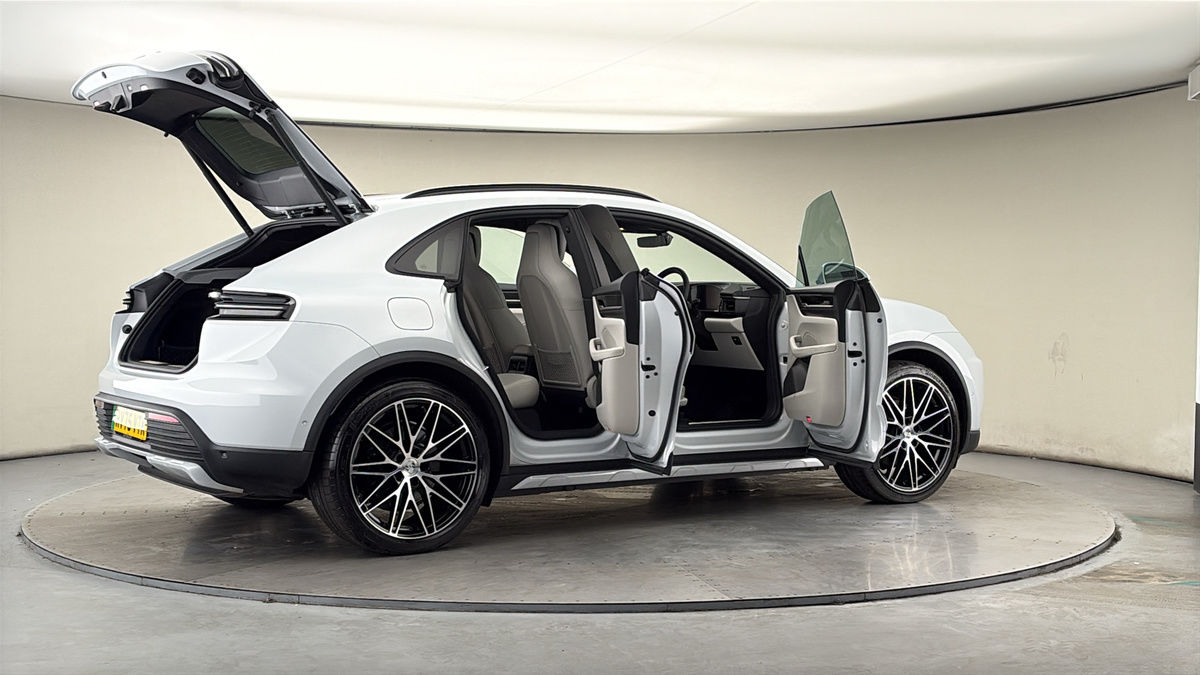 More views of Porsche Macan