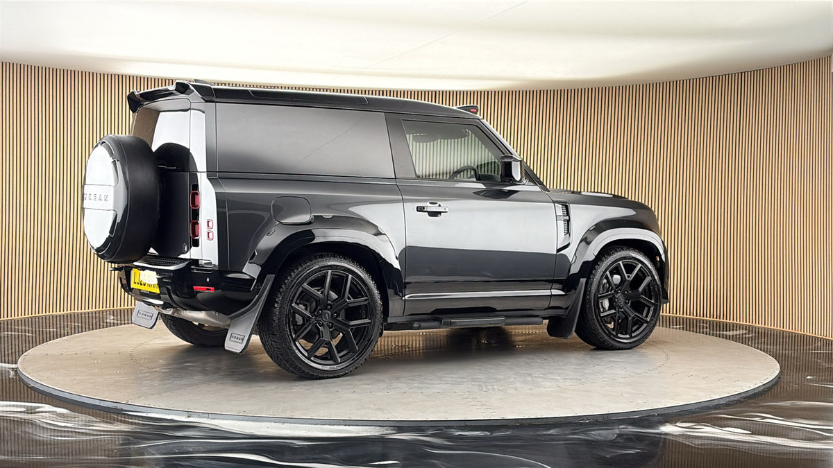 More views of Land Rover Defender 90