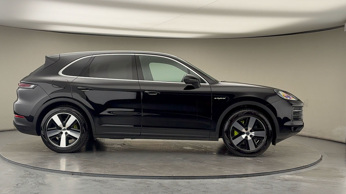 Porsche Cayenne Image 16