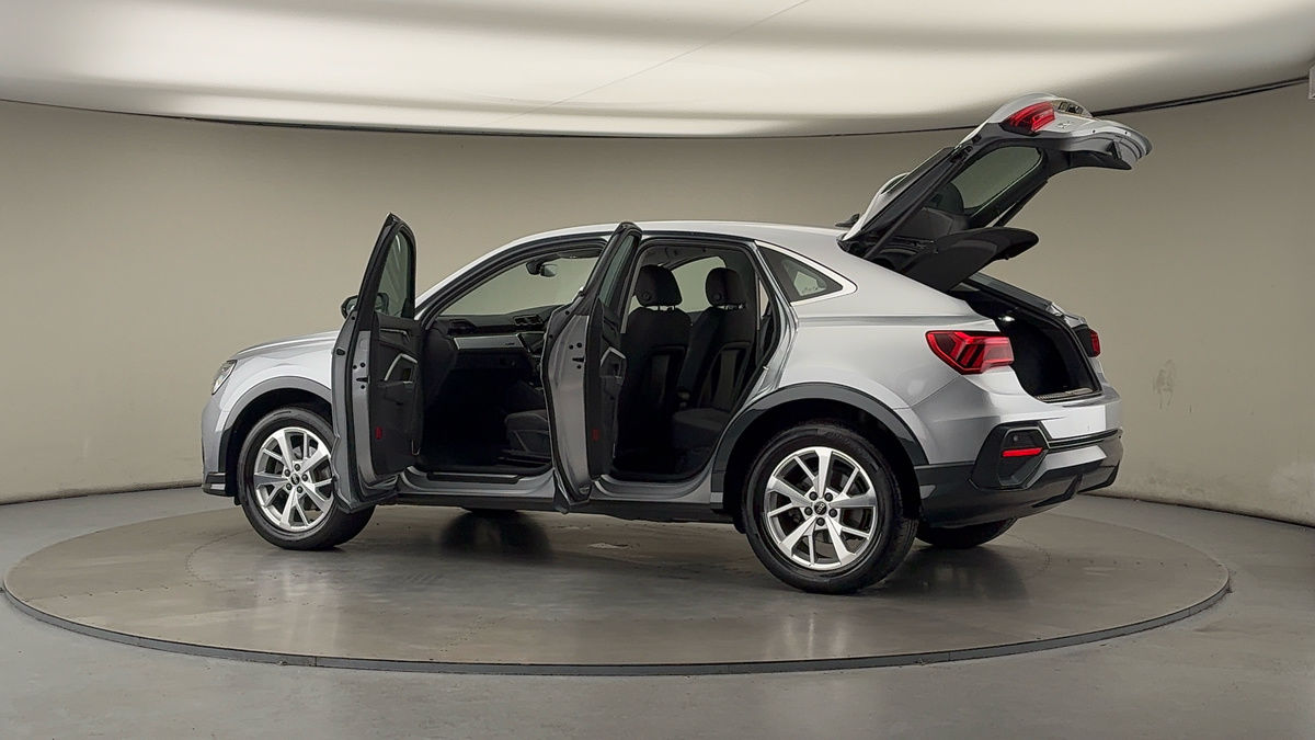 More views of Audi Q3