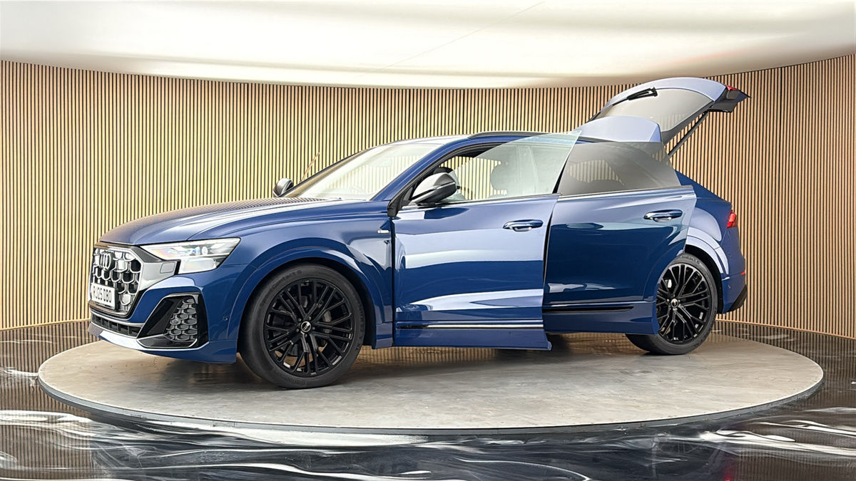 More views of Audi Q8