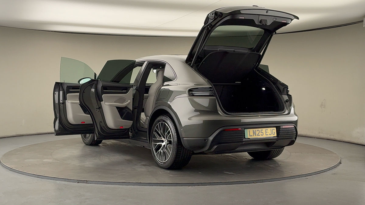 Porsche Macan Image 24