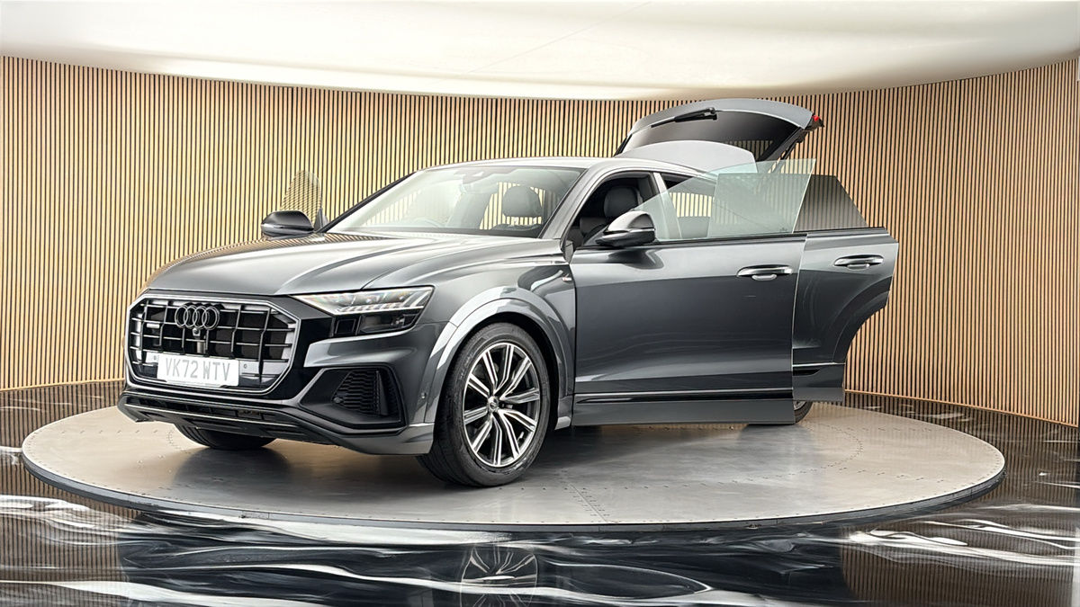 More views of Audi Q8