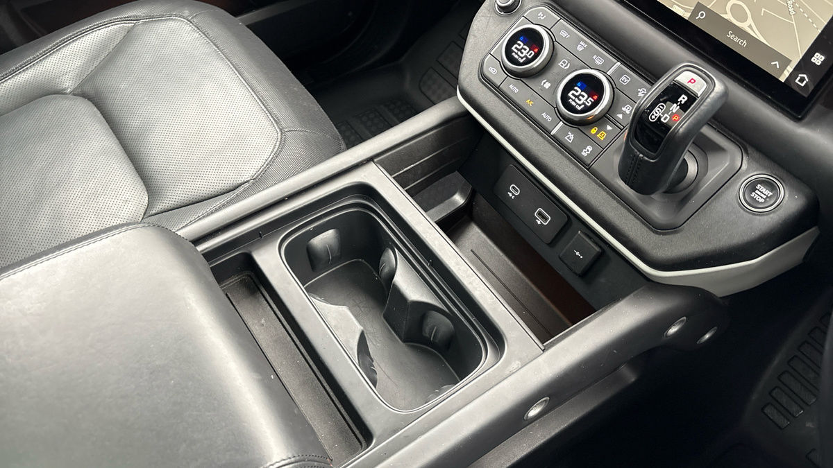 Land Rover Defender 110 Image 18