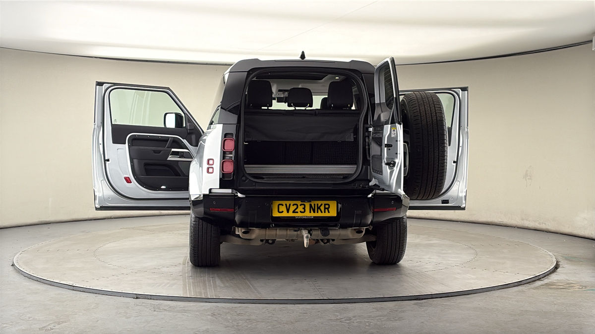 More views of Land Rover Defender 90