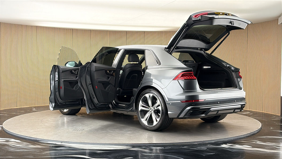 More views of Audi Q8