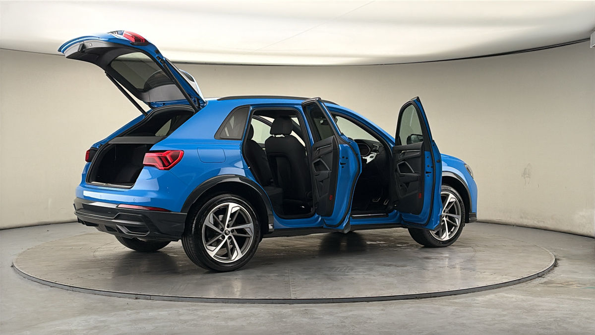 More views of Audi Q3