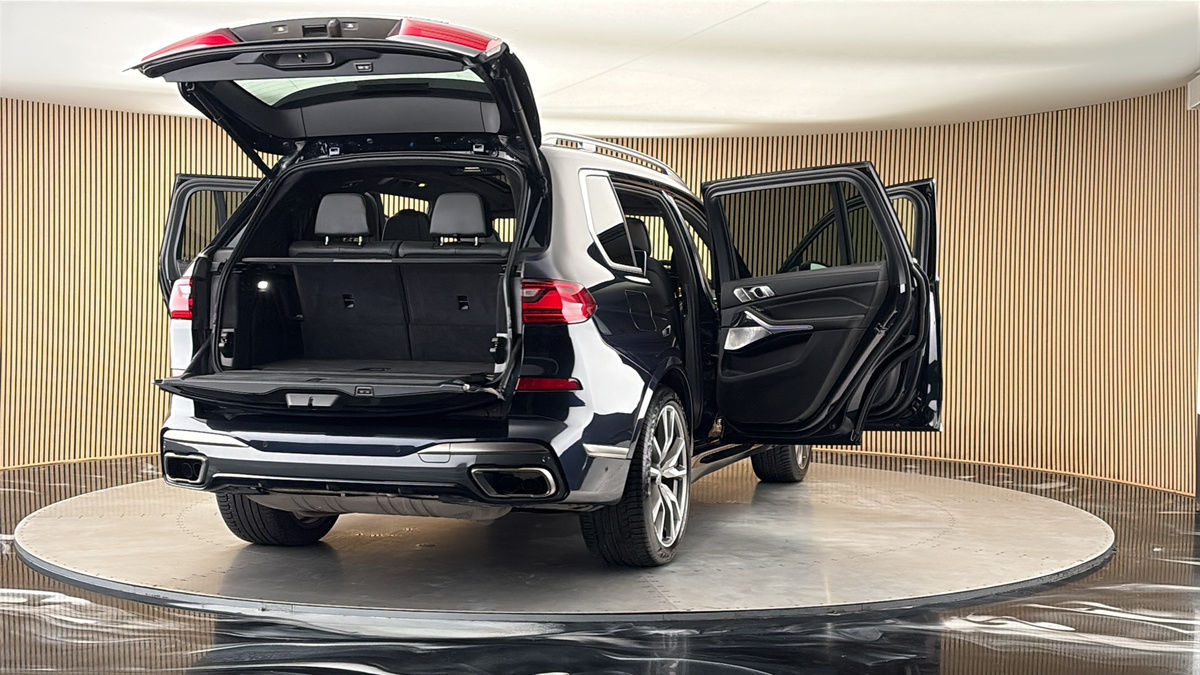 More views of BMW X7