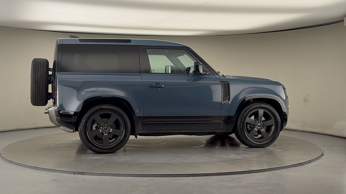 More views of Land Rover Defender 90