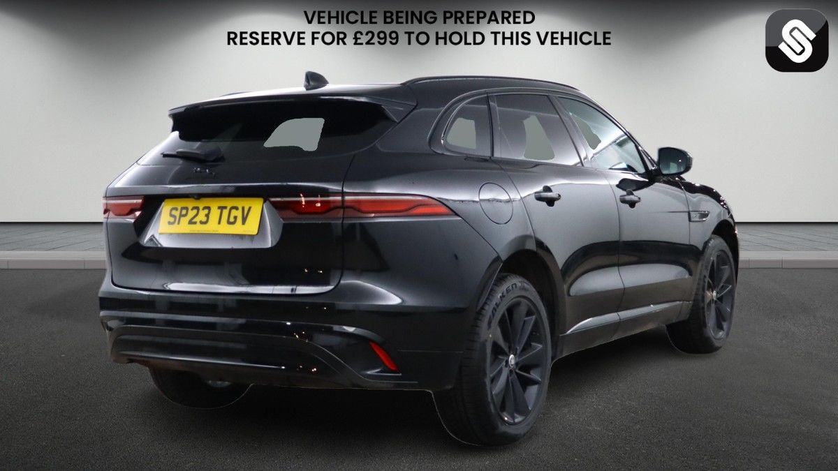 Jaguar F-PACE Image 4
