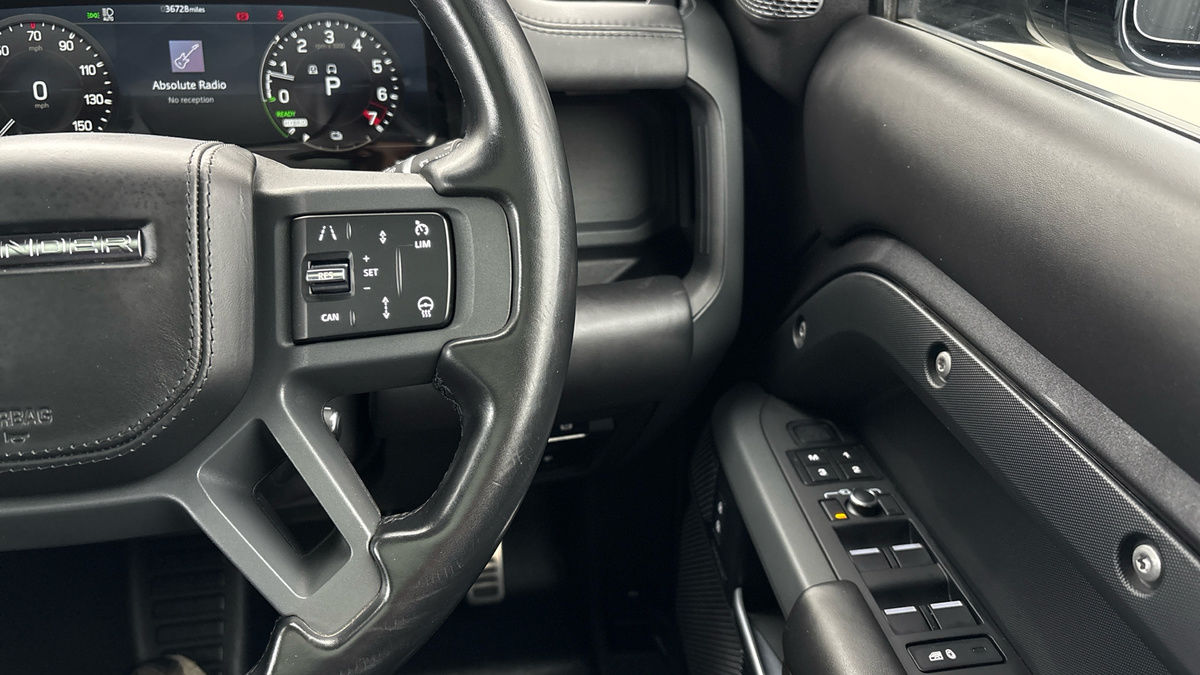 Land Rover Defender 110 Image 14