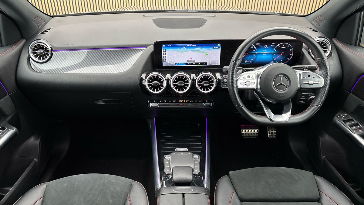 Mercedes-Benz GLA Image 12