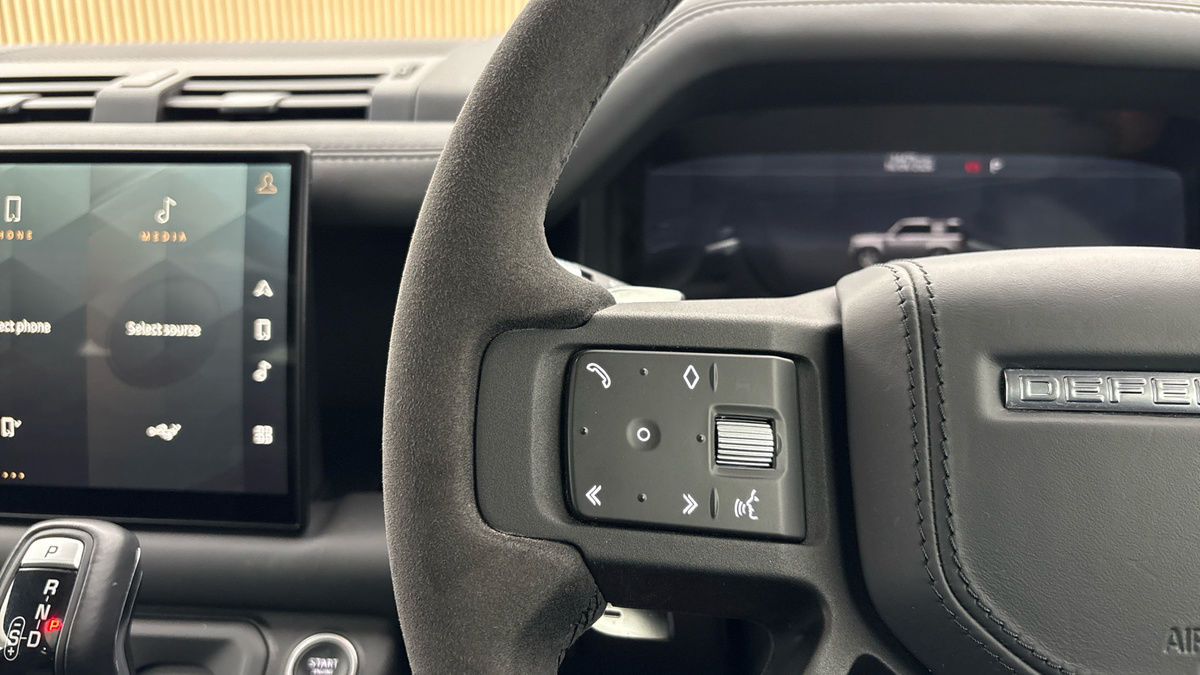 Land Rover Defender 90 Image 13