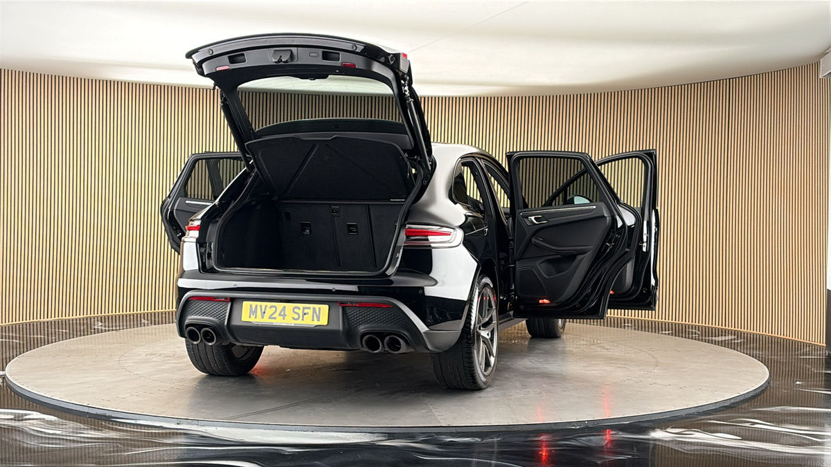 More views of Porsche Macan