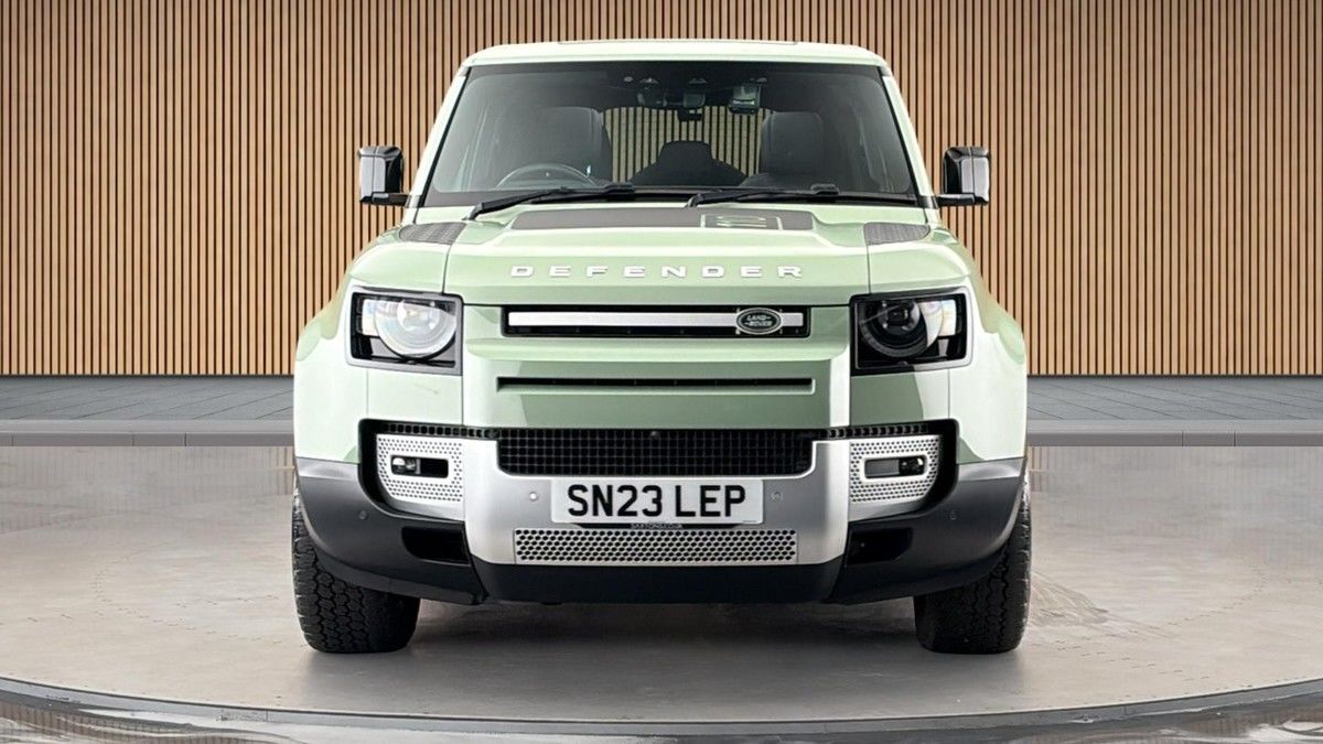 Land Rover Defender 110 Image 3