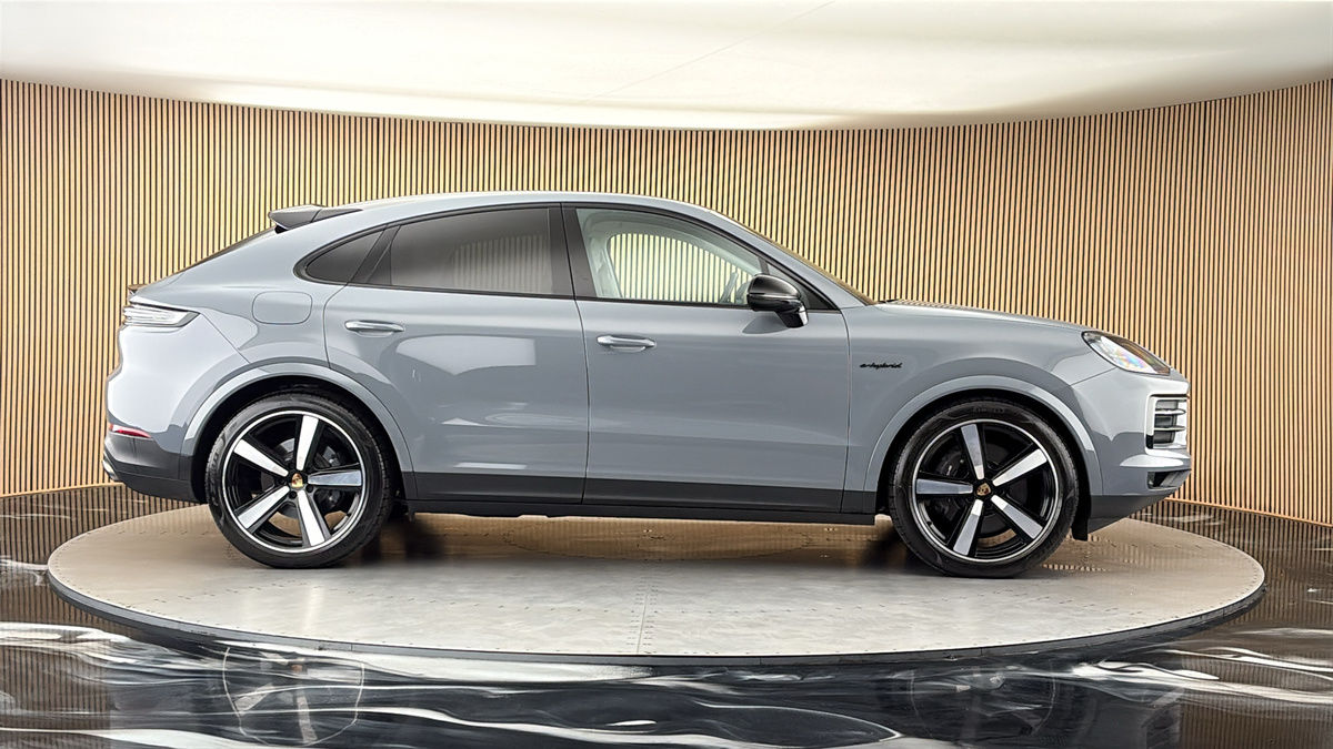 Porsche Cayenne Image 16
