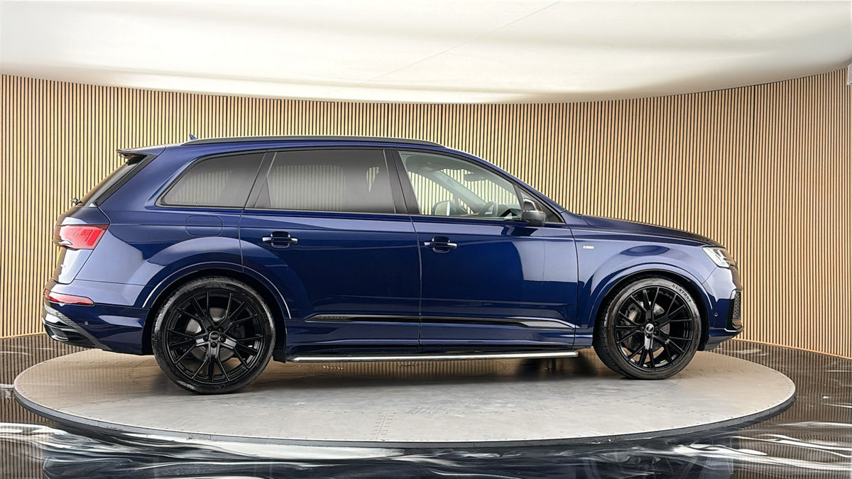 More views of Audi Q7