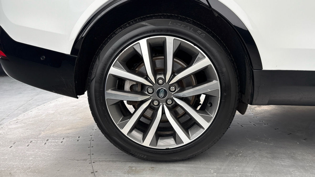 Land Rover Discovery Image 10