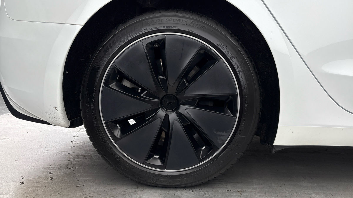 Tesla Model 3 Image 10