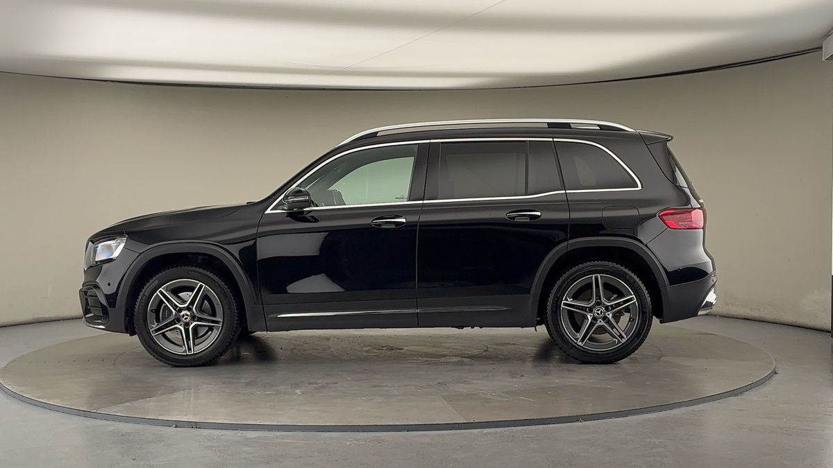 Mercedes-Benz GLB Image 15