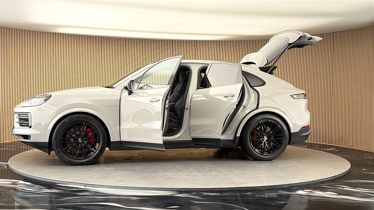 More views of Porsche Cayenne