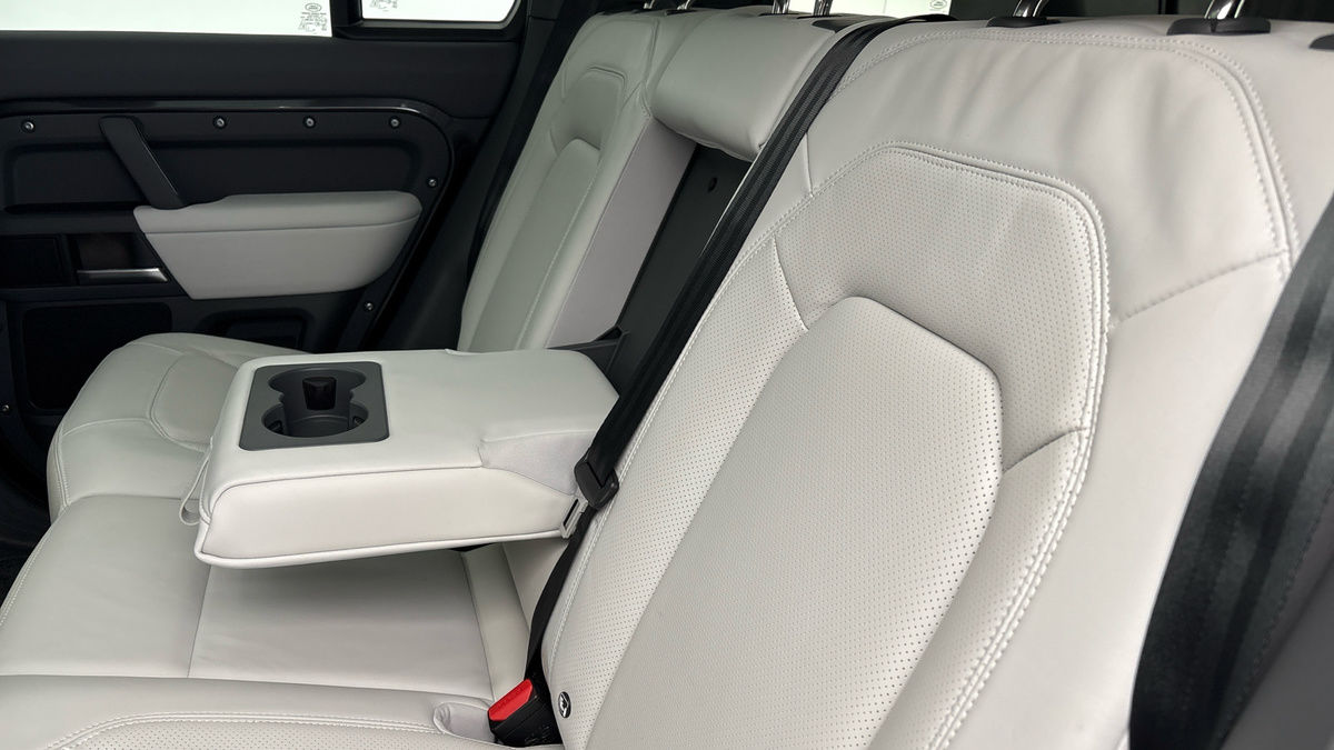 Land Rover Defender 110 Urban Image 9