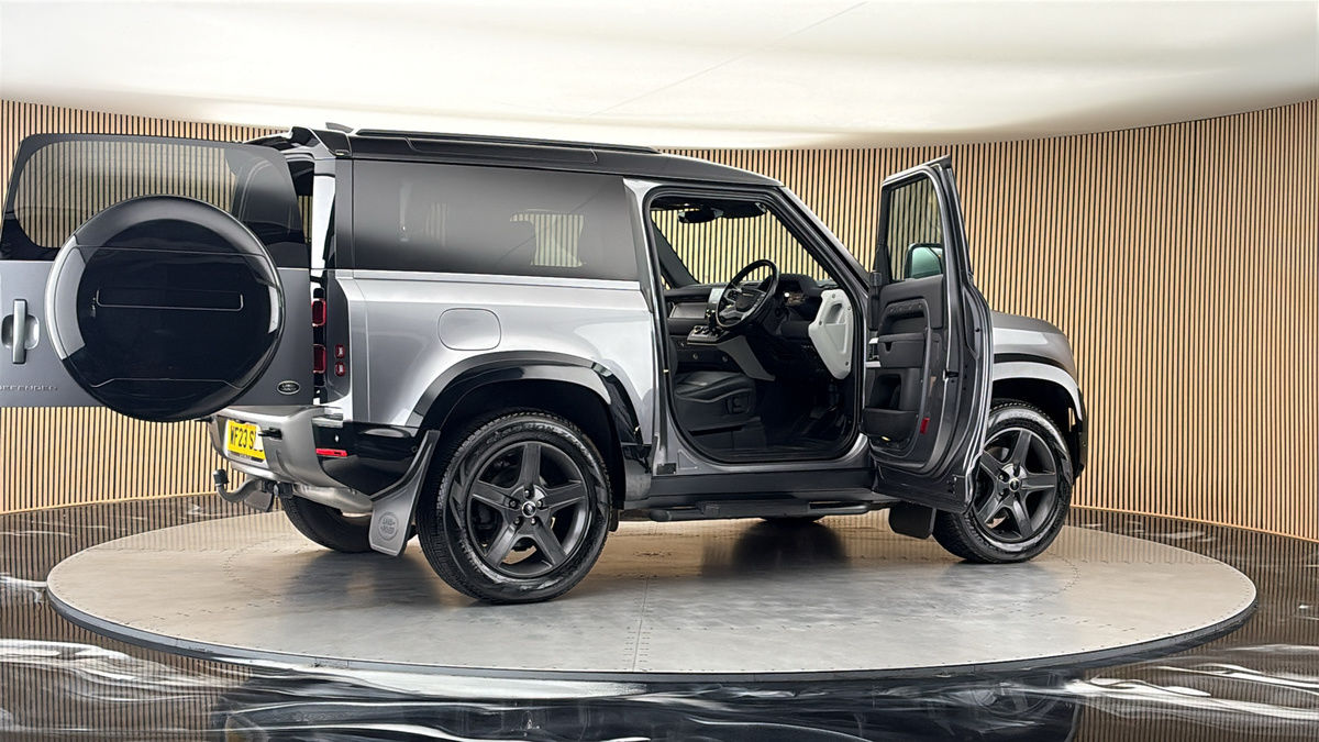More views of Land Rover Defender 90