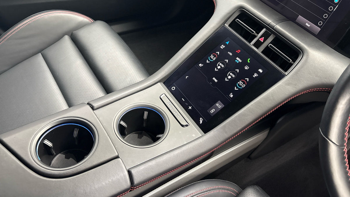 Porsche Taycan Image 18
