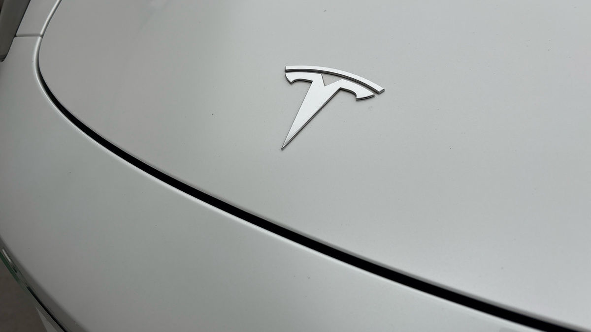 Tesla Model 3 Image 24