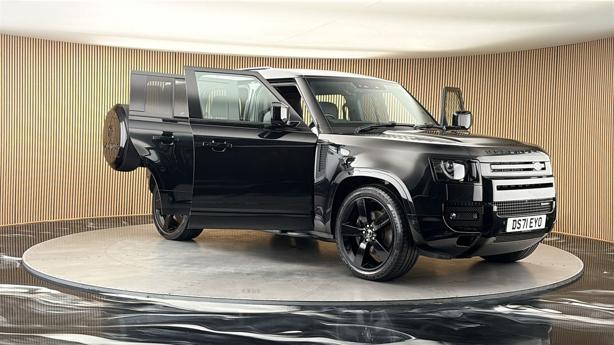 More views of Land Rover Defender 110