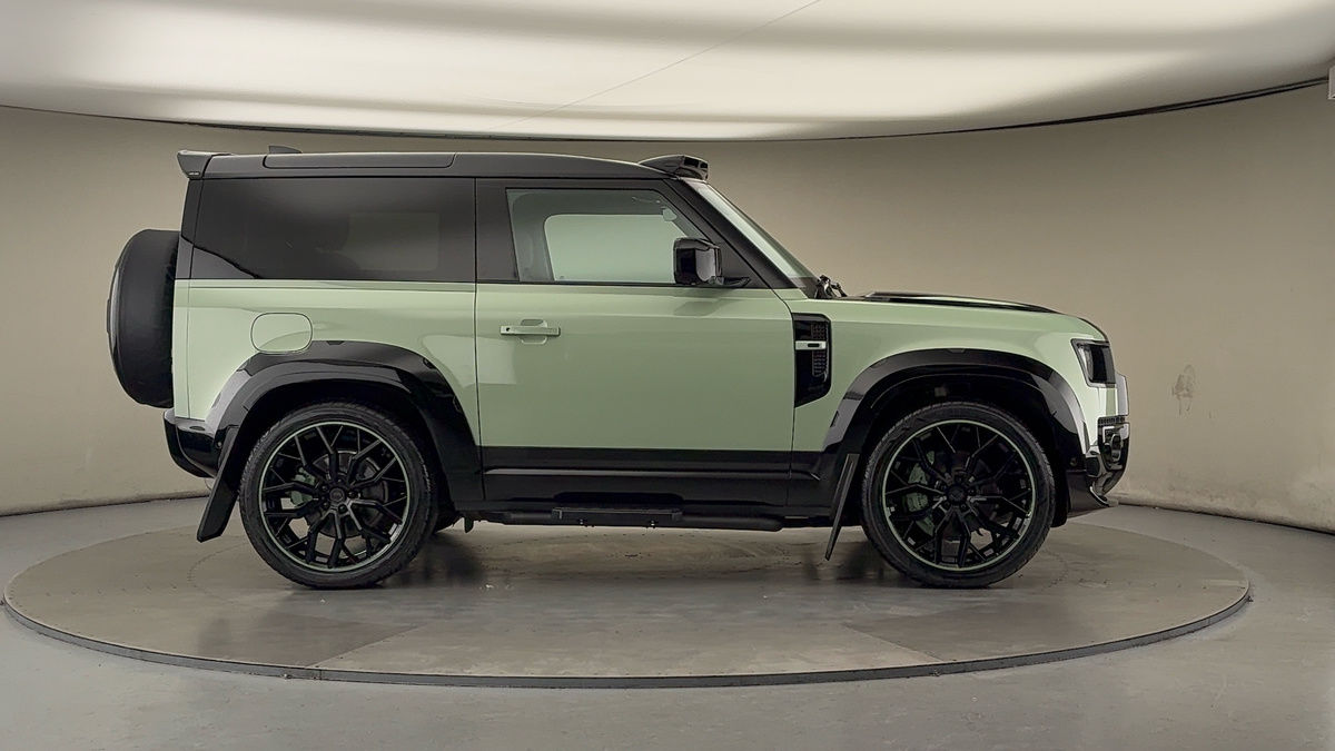 Land Rover Defender 90 Urban Image 16